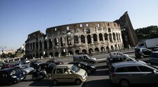 A Roma 1,7 mln di auto, prima tra la grandi città italiane. Crescono elettriche, 317 km piste bici e 2.370 veicoli in sharing
