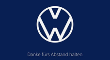 Volkswagen cambia marchio per ricordare di “state lontani”. Diess: «I comportamenti sono decisivi per frenare diffusione»
