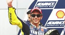 A Sepang Marquez in pole position, Valentino secondo per un soffio