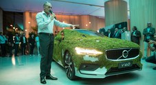 Volvo “The Agreenment”: Milano sfoggia la V60 muschiata