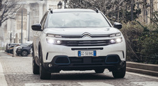 C5 Aircross Hybrid alla conquista della città. Il Suv più grande di Citroën è un vero campione dellla guida green