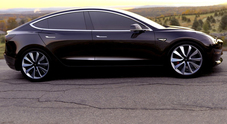 Tesla Model 3 è l'elettrica più desiderata: sono già 325.000 gli ordini