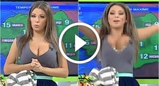 Il reggiseno non tiene, la meteorina va fuori di seno durante la ...