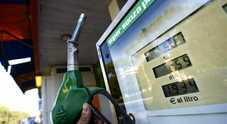 La benzina aumenta ancora: i prezzi medi self salgono a 1.886 euro al litro. Servito a 2.012 euro