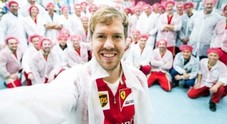 Vettel come Totti, in Ferrari tempo di selfie: Seb a Maranello, tra 15 giorni i primi test