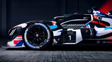 Alla House of BMW di Milano arriva la M Hybrid V8. È l’auto del ritorno del brand nel Wec e alla 24 Ore di Le Mans