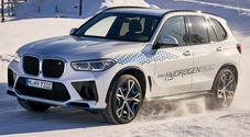 BMW, nuova iX5 Hydrogen ai test finali in Svezia. Il Suv a celle a combustibile quasi pronto all’esordio