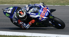 Misano, dominio Yamaha: Lorenzo in pole position ma Valentino è 2°, Marquez solo 4°