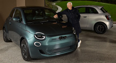 Fiat consegna le prime due 500e Giorgio Armani Collector’s Edition al patron della maison Fiat consegna le prime due 500e Giorgio Armani Collector’s Edition al patron della maison