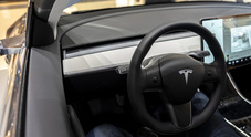 Tesla richiama 549 mila auto in Usa per “boombox”. Riproduzione musica all’esterno oscura avvisi sonori a pedoni
