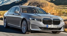 BMW Serie 7, l'ammiraglia è ancora più lussuosa. Torna versione passo lungo e si allarga gamma motori