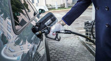 In Germania il prezzo della benzina tocca il record, 1,712 euro a litro. E anche in Italia continua a salire