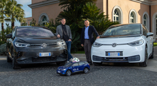 Volkswagen, Francesco Totti nuovo ambasciatore auto elettriche. A bordo di ID.3 e ID.4 GTX per mobilità green più facile per tutti