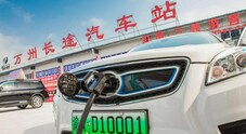 Cina, a luglio più del 50% delle auto vendute sono ibride o elettriche