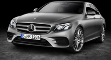 Mercedes, la nuova Classe E più intelligente, spaziosa, tecnologica ed ha gli occhi blu