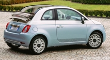 Fiat 500 Collezione 1957, ispirata alla Dolce Vita. Solo 1957 esemplari per alcuni Paesi europei e Giappone