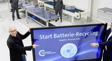 Volkswagen comincia il riciclaggio delle batterie. A Salzgitter la "polvere nera" vale oro