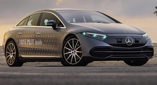 Mercedes, luci speciali per la guida autonoma in Germania. Sono turchesi, utilizzate per i test fino a luglio 2028