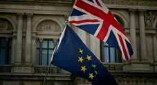 UE valuta il rinvio di dazi su auto elettriche vendute in GB. Bloomberg, Commissione ora più favorevole al rinvio di tre anni