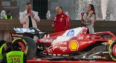 La Ferrari infiamma Milano, Piazza Castello è una bolgia Rossa