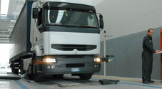 Revisioni camion e rimorchi “comprate” a Ferrara per 350 euro alla pratica. Verifiche su centinaia di mezzi pesanti
