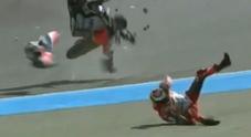 Spaventoso incidente per Jorge Lorenzo: la moto spezzata in due Video