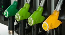 Benzina, ancora verso l’alto il prezzo. Verde in modalità servito, cresce a 1,885 euro/litro. Diesel sale a 1,758