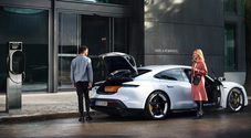 Porsche, rete di ricarica globale con “Destination Charging”. 2000 stazioni con colonnine gratuite per i clienti