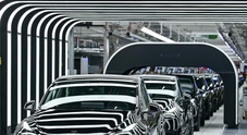 Ue, Tesla guida pool di costruttori auto per evitare le multe sulle emissioni di Co2
