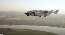 AirCar, la "Supercar" che si trasforma in aereo supera i test. «In vendita tra un anno»