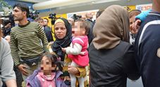 Migranti, arrivati 25 profughi dall'Etiopia a Fiumicino: corridoio umanitario
con la Caritas