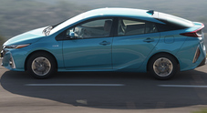 Toyota Prius Plug-in, 50 km in modalità EV e pannelli solari sul tetto per la ricarica