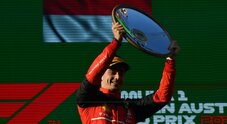 Gp Australia, dominio Ferrari con Leclerc: «Ora sogno il Mondiale». Disastro Verstappen, out anche Sainz