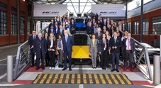 Maserati, ambasciatori da tutto il mondo visitano sede e impianto produttivo in viale Menotti a Modena