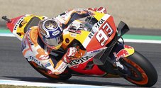 MotoGp, Marquez trionfa in Giappone: terzo Dovizioso, a terra Rossi