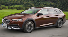 Opel Insignia, arriva l'avventurosa Country Tourer: look deciso, trazione integrale e BiTurbo da 210 cv