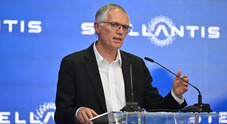 Stellantis, Tavares: «Industria auto è in modalita sopravvivenza. Ingiusto cambiare ora le regole UE, 500 Mild Hybrid confermata inizio 2026»