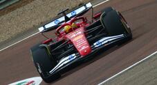 Ferrari, i tifosi in delirio a Fiorano per i primi km della SF-25 con Hamilton e Leclerc. «Per il Titolo ci siamo anche noi»