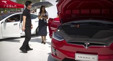 Tesla made in Cina. Musk sfida Trump e apre impianto per fabbrica da 500.000 auto l’anno