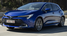 Toyota, fra sport e cross. Sulla Corolla arriva la quinta generazione di ibrido. Aumentano le prestazioni e le “ruote alte”