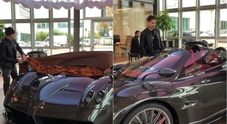 Jorge Lorenzo si regala una Huayra Roadster da 2 milioni. Horacio Pagani consegna auto dopo 2 anni di attesa