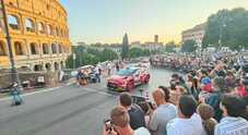 Partito il Rally di Roma Capitale 2023. Paddon, leader dell'Europeo: «Al Colosseo la prova nel posto più iconico del mondo»