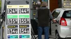 Multati benzinai, mettevano prezzo basso carburante solo sugli espositori. Indagini della Guardia di Finanza