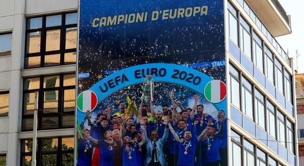 Il Palazzo Figc cambia "pelle": facciate dedicate al trionfo Europeo azzurro e al calcio femminile