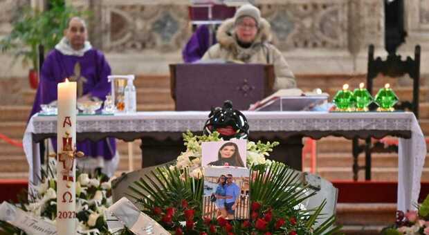 Addio Giulia, il funerale della 34enne maestra di sci a Venezia. L'ultimo saluto in gondola