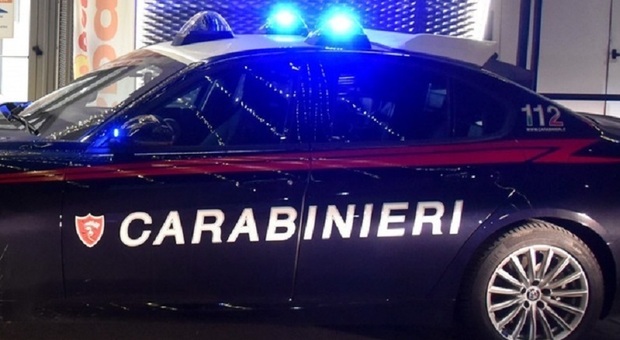 Macerata, aggressioni ai carabinieri. Tuona il sindacato: «Violenza pura, calci e pugni sono reati»