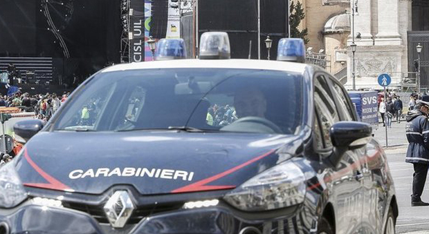 Roma, svuotano il centro sportivo: arrestati dai carabinieri. Recuperate mazze da golf, palloni e scarpini