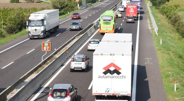 Incidente mortale sull'autostrada A13: auto in coda in direzione Padova