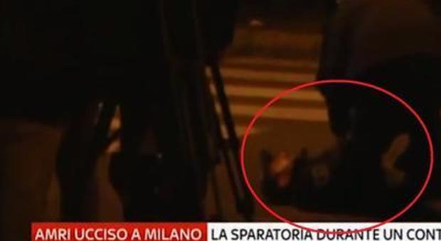 Choc a Milano, vigile investito durante la diretta di Sky Tg24