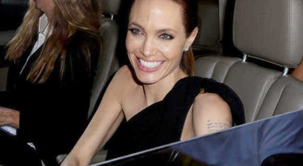 Angelina Jolie e il prezzo della bellezza: 19mila euro l’anno per i trattamenti facciali